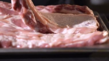 barbekü için et marinesi, et için baharatlar, baharatlarda et ruloları