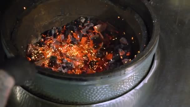 Дровяная Печь Барбекю Зажигания Угля — стоковое видео