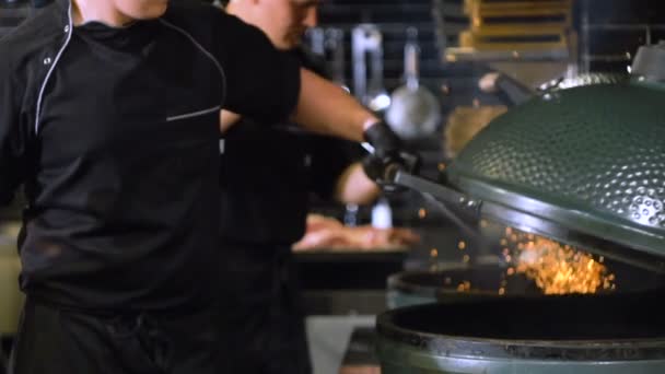 Horno Leña Para Barbacoa Encendido Por Carbón — Vídeo de stock