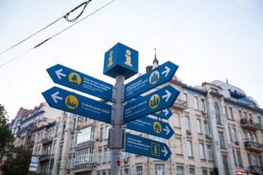 Sokakta işaretçiler