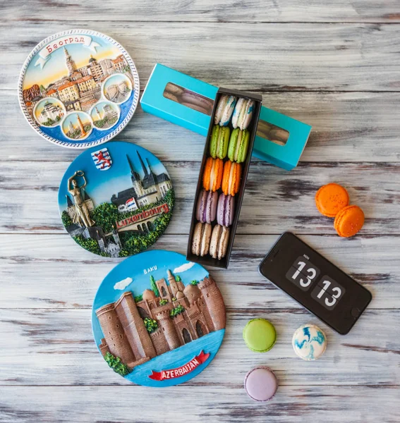 Kutularda lezzetli renkli Makaron