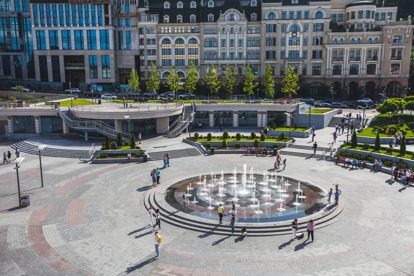 Çeşme Ukrayna 'daki Kiev Nehri İstasyonu yakınlarında.