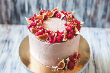 Doğum günü hediyesi olarak Berry kek