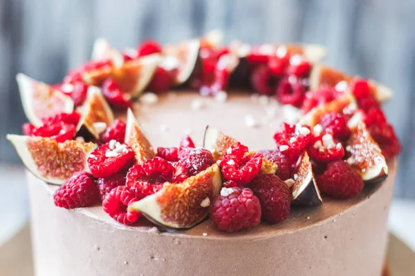 Berry Cake Sebagai Hadiah Ulang Tahun — Stok Foto
