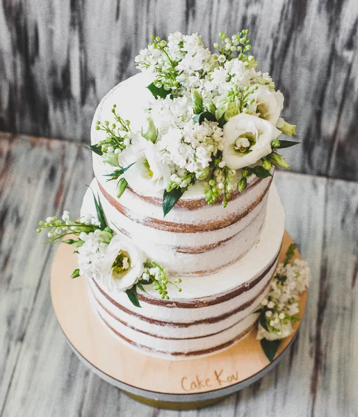 Pastel Dulce Con Flores Para Las Vacaciones — Foto de Stock