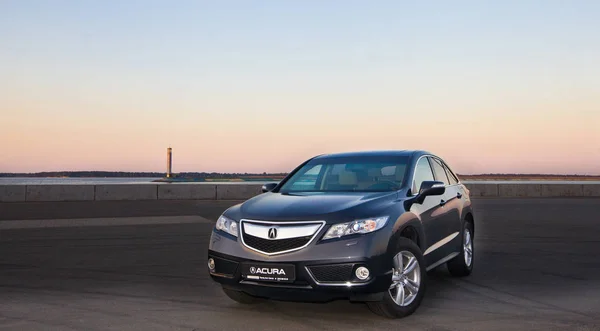 Gün batımında Acura araba, Kyiv, Ukrayna