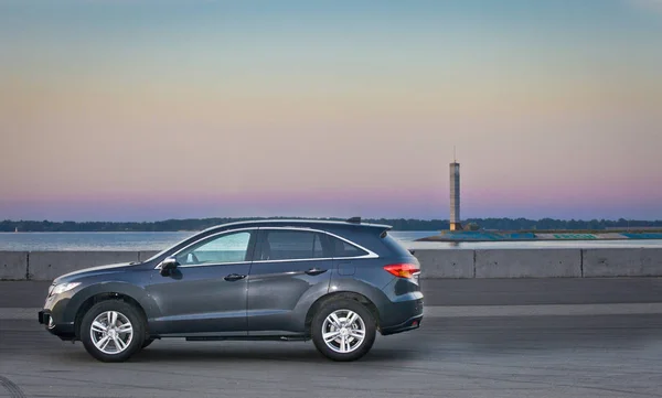 Gün batımında Acura araba, Kyiv, Ukrayna