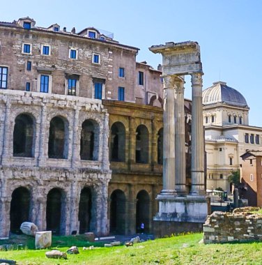 Teatro Marcello ve Portico D'Ottavia kalıntıları Roma İtalya'da