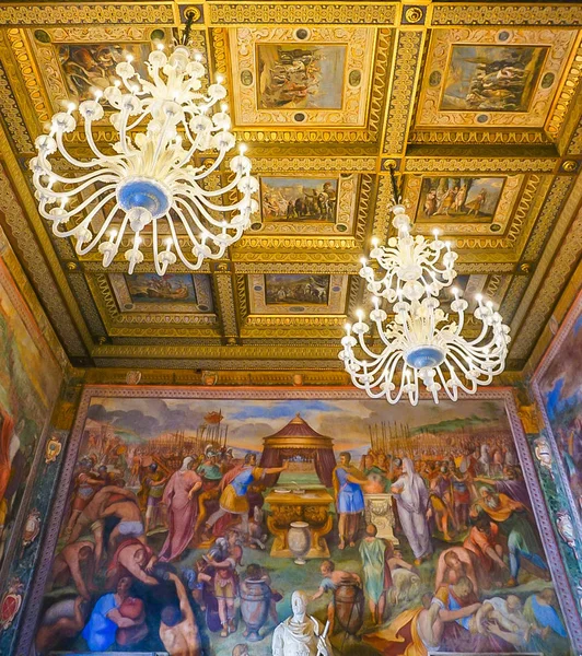 ROMA, ITALIA - 10 DE OCTUBRE DE 2017: El Salón de los Capitanes adorna el techo del Musei Capitolini — Foto de Stock