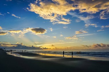 Sahilde Bir Gün Doğumu