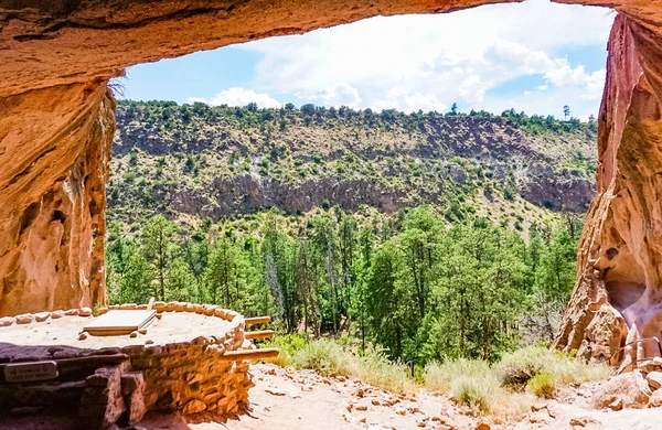 Los Cañones en el Parque Monumento Nacional Bandelier en Los Alamos, Nuevo México Imagen De Stock