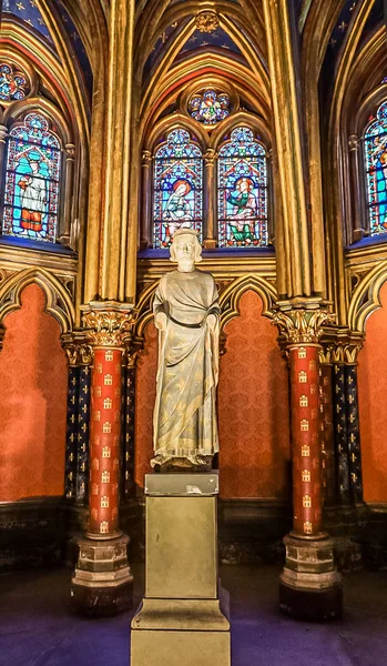 París, Francia - 3 de agosto de 2019: Vista interior del Sainte-Chap — Foto de Stock