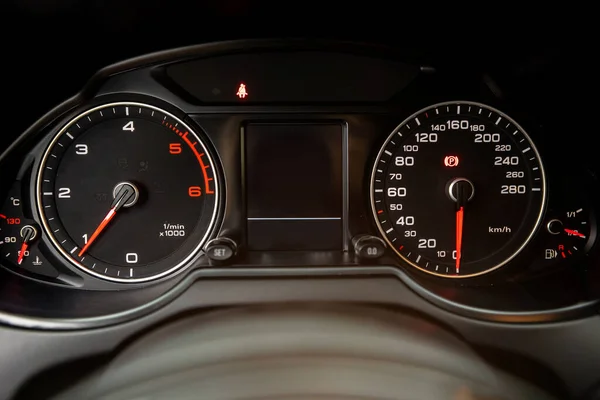 Bilens Instrumentbräda Modern Bil Kontroll Belyst Panel Hastighet Display — Stockfoto