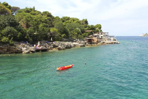 denize kanoyla. Karadağ. Zanjic beach, seyahat kavramı