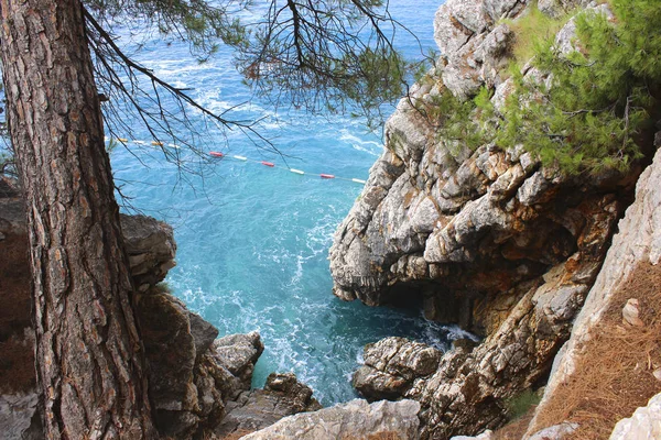 deniz manzara uçurum. Karadağ.