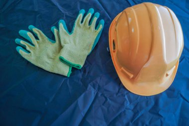 Kask ve koruma işyerindeki için eldivenler