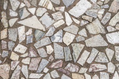 Zeminde mozaik taşlar