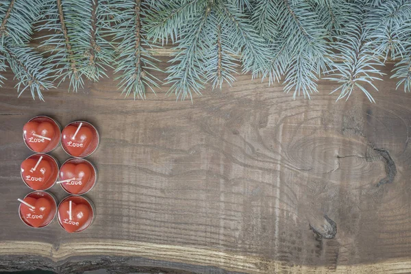 Kalp ve köknar dalları şeklinde mumlar