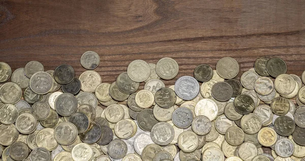 Altın ve gümüş dağınık metal paralar