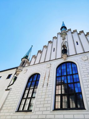 Münih, Almanya - 29 Haziran 2019: Münih Marienplatz'da Eski Belediye Binası Altes Rathaus binası