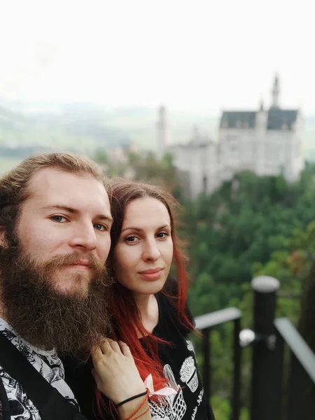 Neuschwanstein Castle Germany June 2019 Happy Young Couple Tourists Looking — Stock Photo, Image