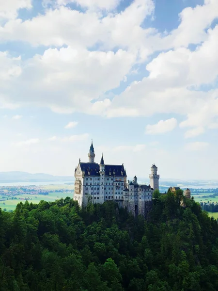 Fussen Tyskland Juni 2019 Berömda Neuschwanstein Slott Höljd Dimma Bayerska — Stockfoto