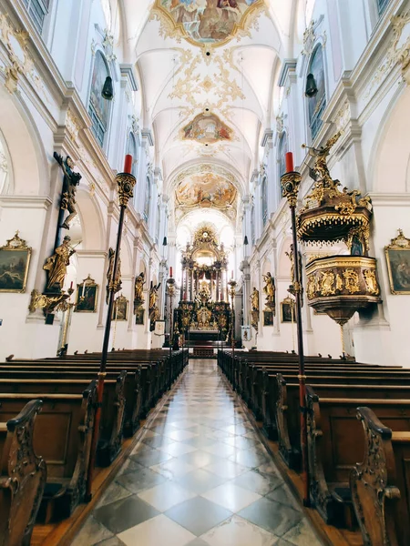 Münih, Almanya - 28 Haziran 2019: Münih 'teki St. Peters Kilisesi veya Peterskirche — Stok fotoğraf