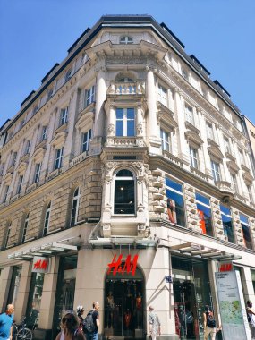 Münih, Almanya - 28 Haziran 2019: Hm Moda Markası. 