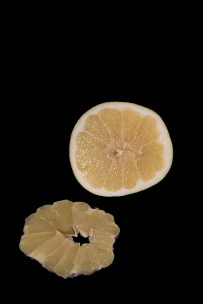 Two Pieces Pomelo Peeled Unpeeled — Stock Photo, Image