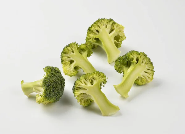 Brócolos Isolados Sobre Branco — Fotografia de Stock