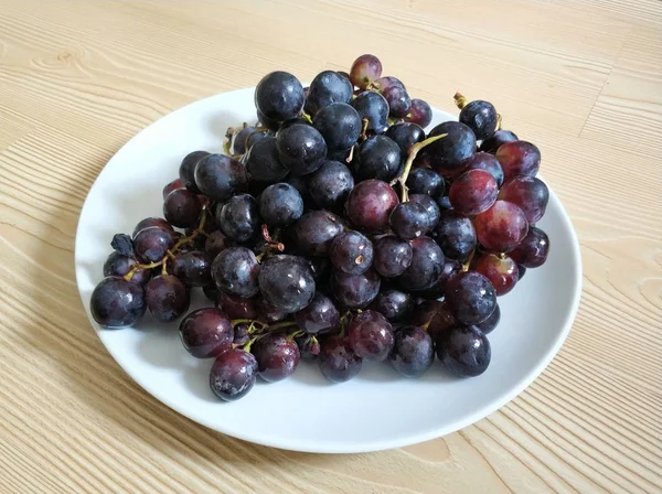 Frische Trauben Teller — Stockfoto