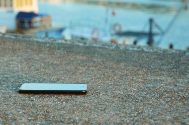 Liman arka plan ile akıllı telefon