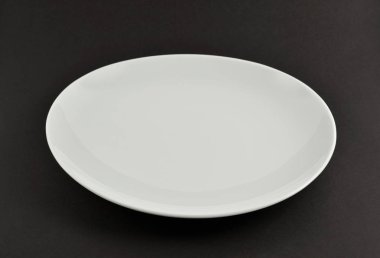 Siyah arka plan üzerine beyaz boş levha