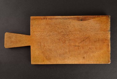 kesme tahtası siyah arka plan üzerine