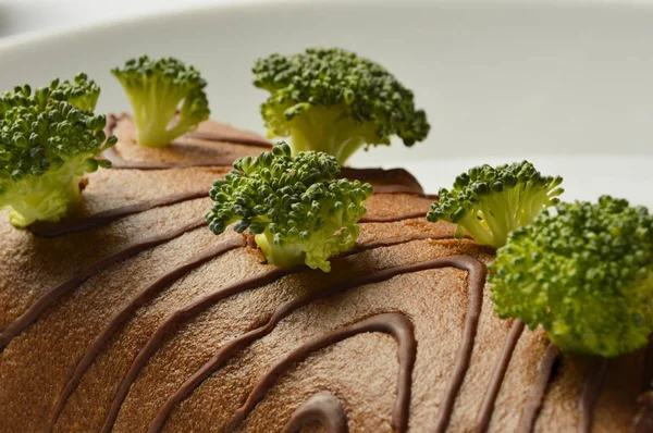Ciasta Brokułami Talerzu — Zdjęcie stockowe