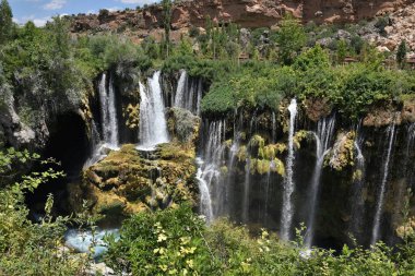 Dağda küçük bir dere ve şelale - Gksu Şelalesi - Konya