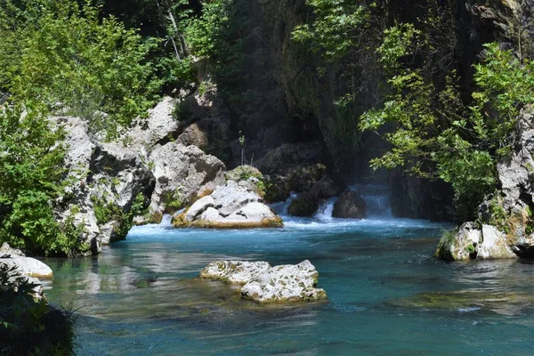 Ένας Μικρός Χείμαρρος Και Καταρράκτης Στο Βουνό Gksu Waterfall Konya — Φωτογραφία Αρχείου