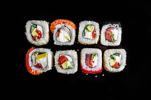 Giapponese Sushi Rotoli Sfondo Nero Vista Dall Alto — Foto Stock