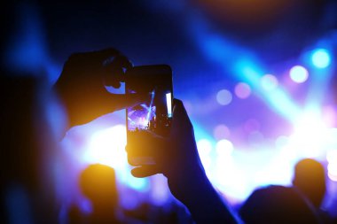Akıllı telefon kayıtları olan eller canlı müzik festivali, konser, konser