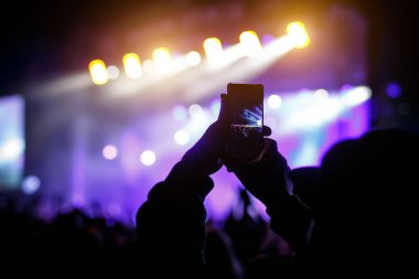 Akıllı telefon kayıtları ile canlı müzik festivali, konser, konser