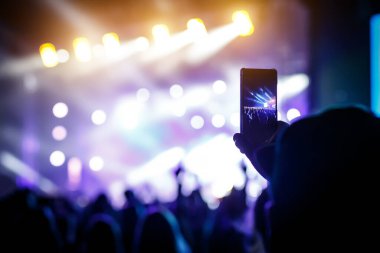 Akıllı telefon kayıtları ile canlı müzik festivali, konser, konser