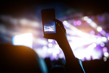 Akıllı telefon kayıtları ile canlı müzik festivali, konser, konser