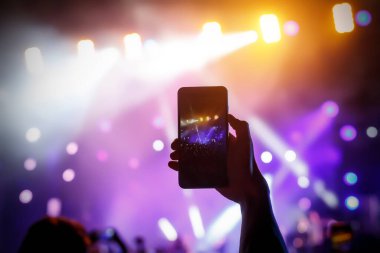 Akıllı telefon kayıtları ile canlı müzik festivali, konser, konser