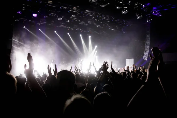 Crowd Music Show Happy People Raised Hands White Stage Light — Stock Photo, Image