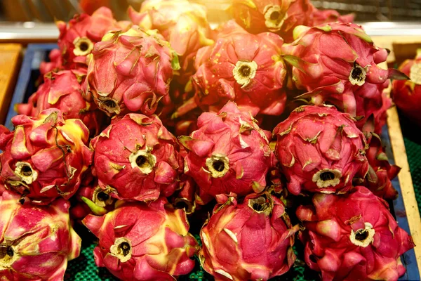 Fila Frutas Dragão Mercado Contador — Fotografia de Stock