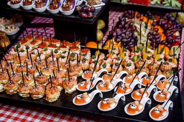Vários Pequenos Lanches Evento Banquete Catering Saída — Fotografia de Stock