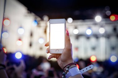 Yaz müzik programında cep telefonu kullanmak, boş ekran.