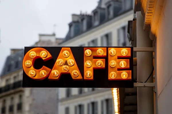 Panneau Des Ampoules Avec Mot Cafe Sur Rue Ville — Photo