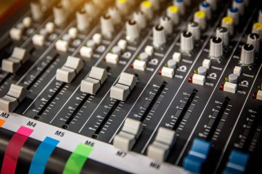 Müzik kontrol panelinde kaydırıcılar