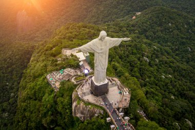 Rio de Janeiro, Brezilya - 21.11.2019: İsa 'nın Kurtuluşu heykelinin havadan görünüşü